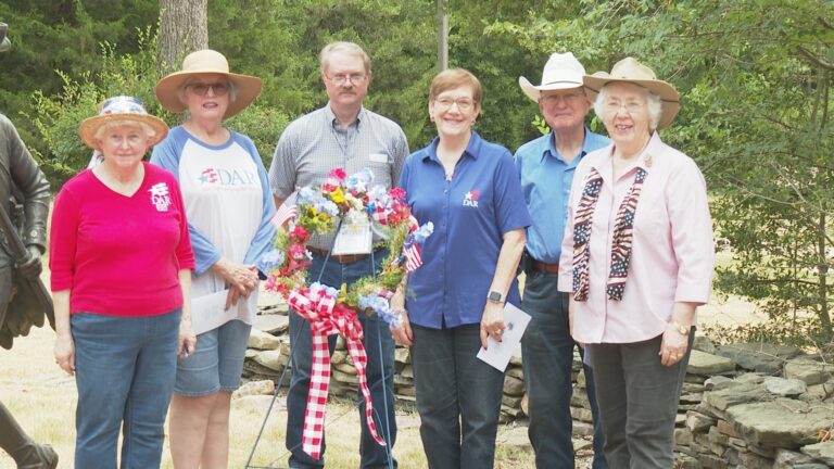 B/CS Daughters of the American Revolution pay tribute to fallen soldiers and patriots