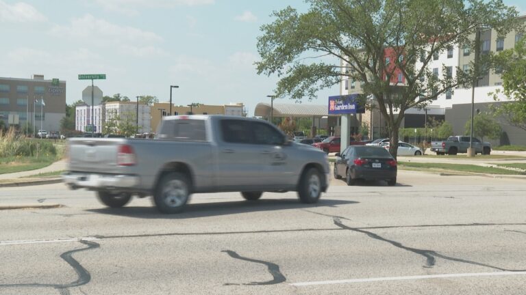 New traffic signal slated for University Drive in College Station