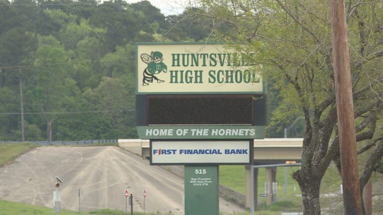 Police respond to bomb threat at Huntsville High School