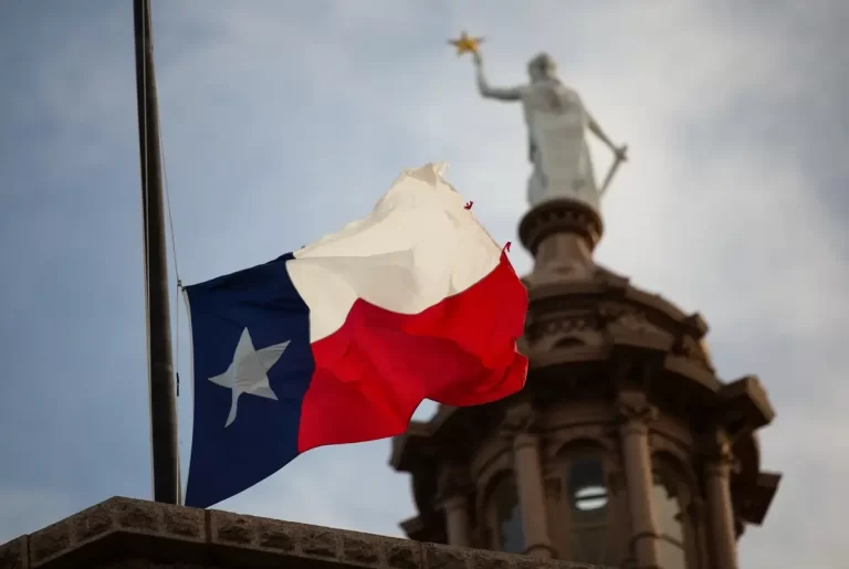 774 new Texas laws go into effect Friday. Here are some that might affect you.