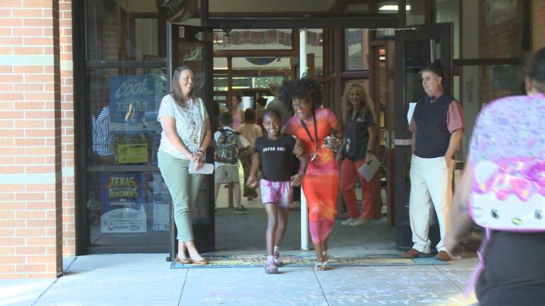 Rock Prairie Elementary welcome students into new year