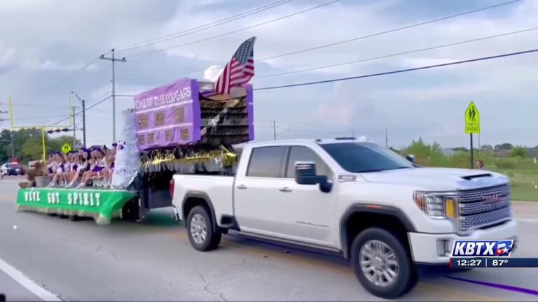 College Station Cougars hold Homecoming Parade