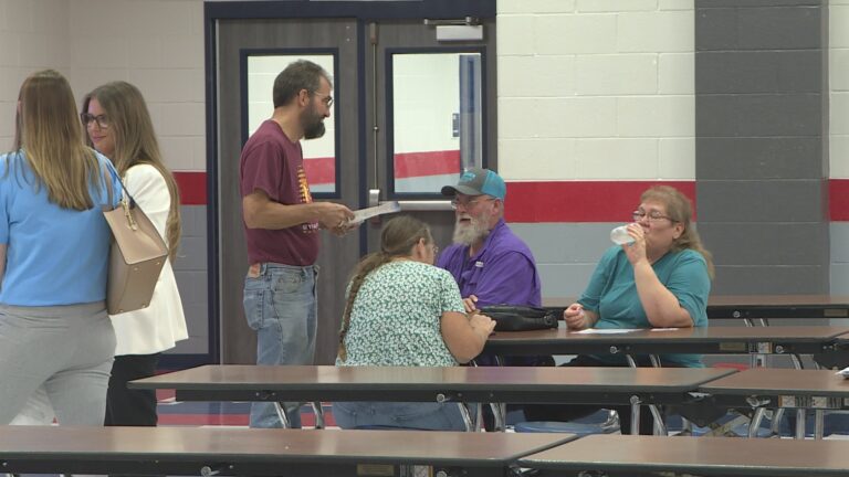 The first open house meeting for the I-14 study took place in Madisonville