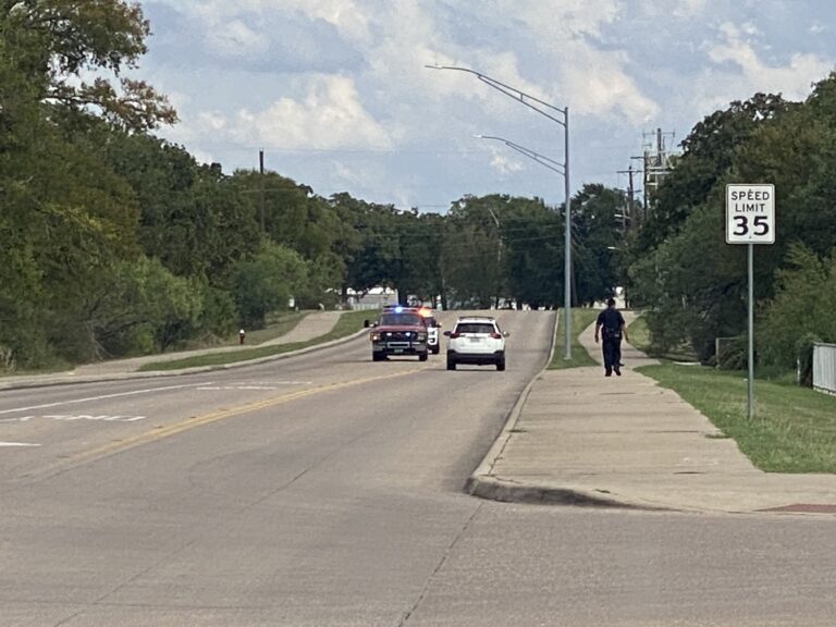 Jane Long Intermediate on perimeter seal as police search for ‘juveniles with firearm’