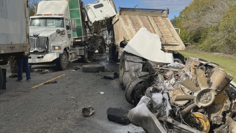 2 18-wheelers involved in crash in Robertson County