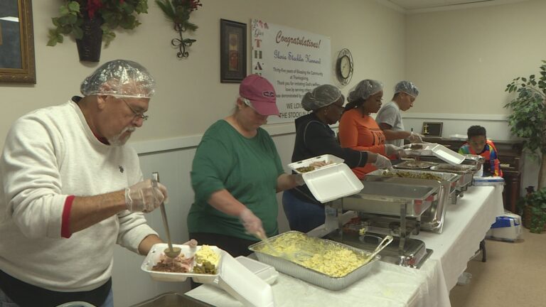 Gloria Kennard hosts 35th Thanksgiving luncheon