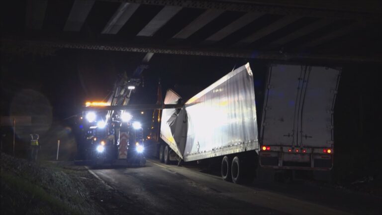 18-Wheeler crash shuts down Highway 60 in Burleson County for several hours