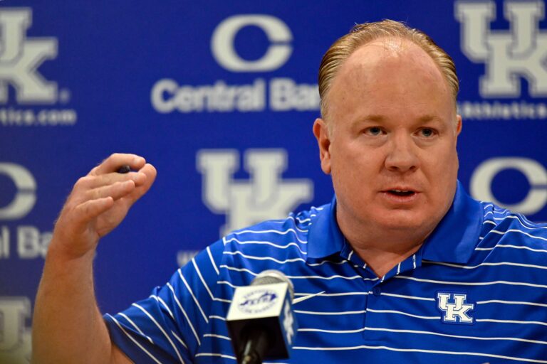 Reports: Texas A&M set to hire Kentucky’s Mark Stoops as new head football coach