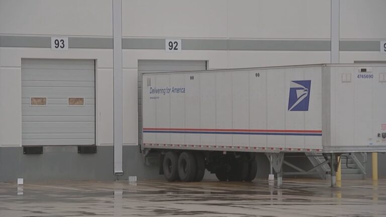 Texas congressman calls for transparency from USPS amid shipping delays