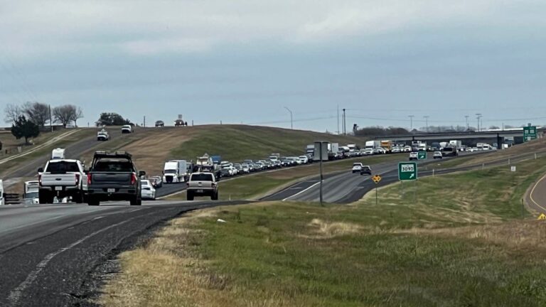 Highway 6 down to 1 lane near Navasota due to law enforcement activity