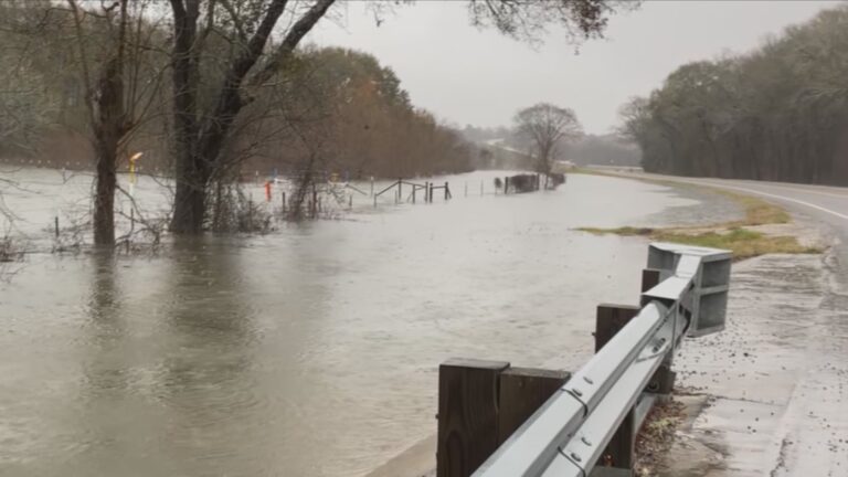 More roads flood in Grimes County, corner of building collapses in Navasota