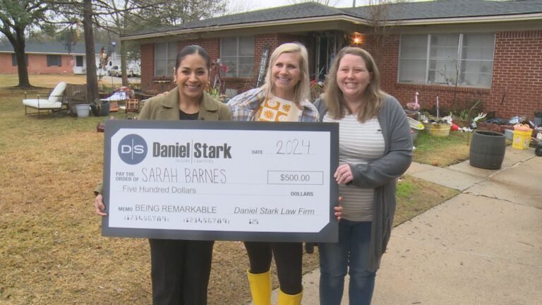 Be Remarkable: Sarah Barnes is helping her neighbors with a giving table