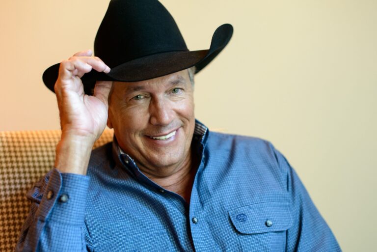 George Strait concert officially announced for June 15 at Kyle Field