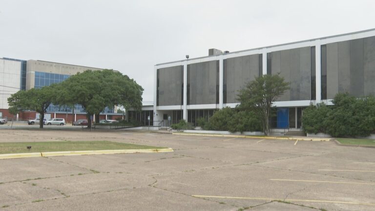 Brazos County Commissioners award contract to demolish former Bryan ISD administration building