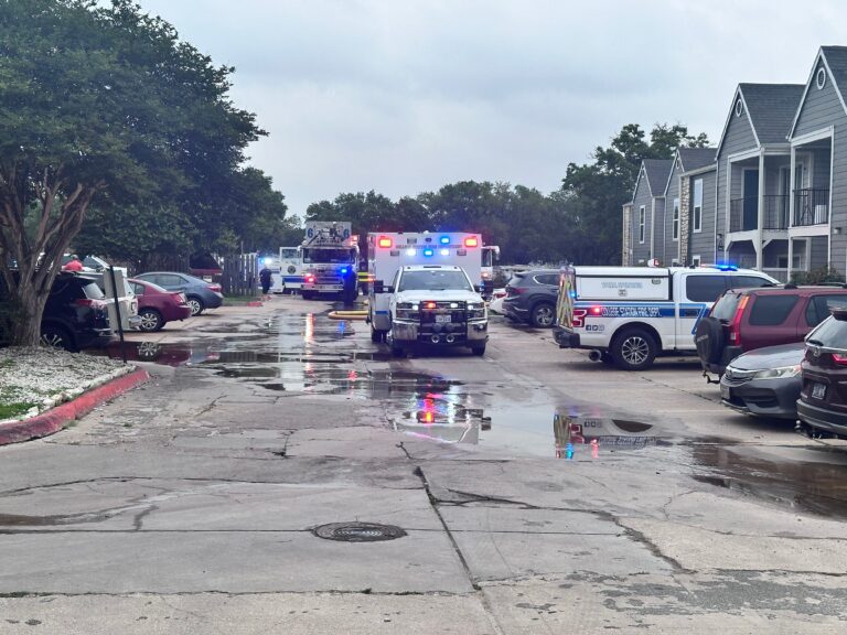 College Station firefighters respond to apartment complex fire