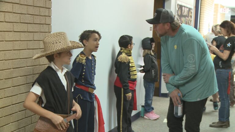 Sam Houston Elementary students become ‘Living Statues’