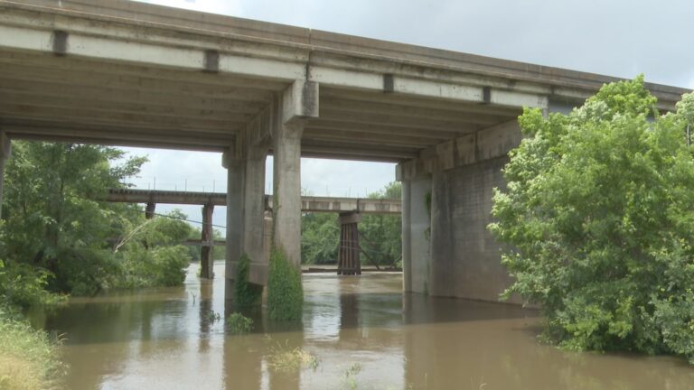 Navasota discusses concerns of flooding at Highway 6