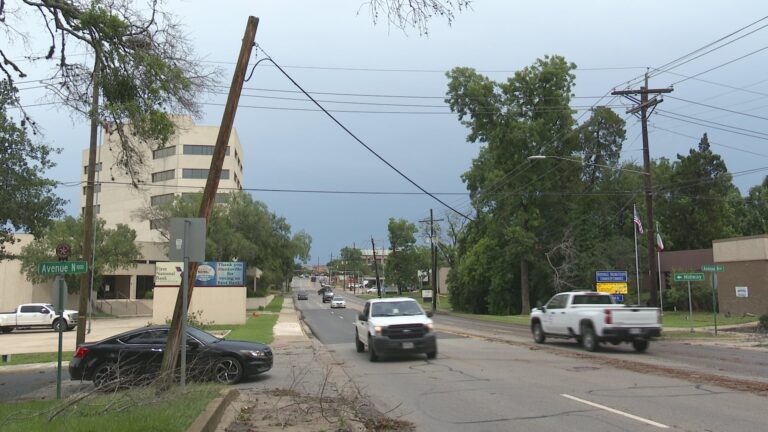 Storm damage in Huntsville leaves many without power