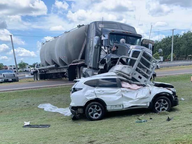 8 vehicle crash in South College Station shuts down Highway 6