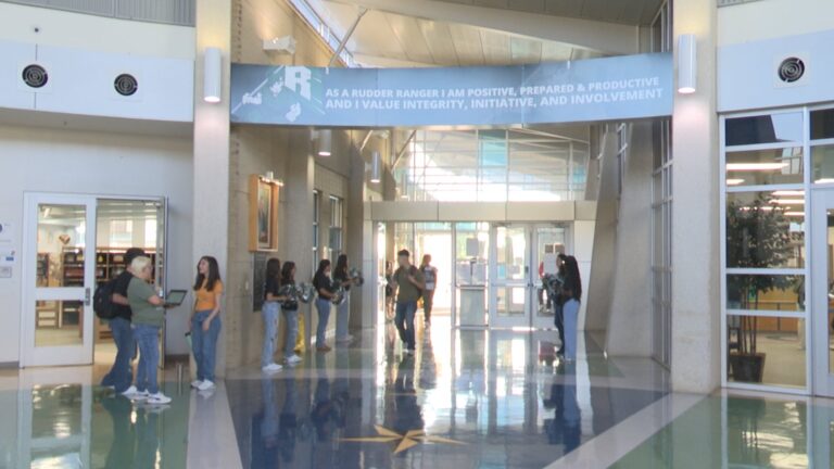 Rudder High School seniors offer freshmen advice on their last first day