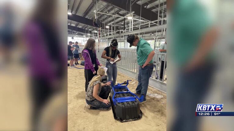 College Station ISD students lend a hand at new Ag Science Center